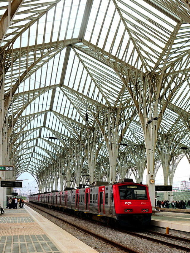 9 Beautiful Railway Stations in the World